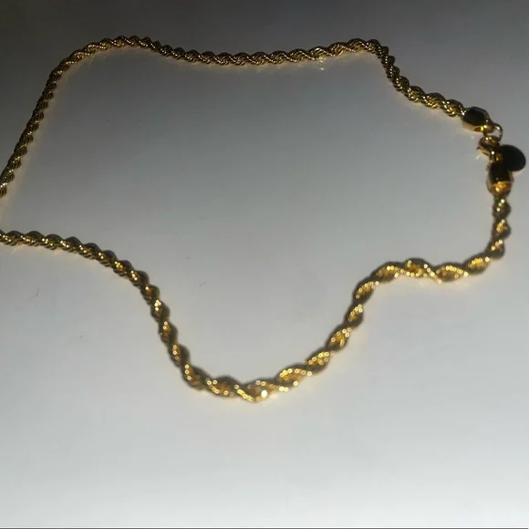 Princess Polly “I’m out of love necklace” - Picture 3 of 8